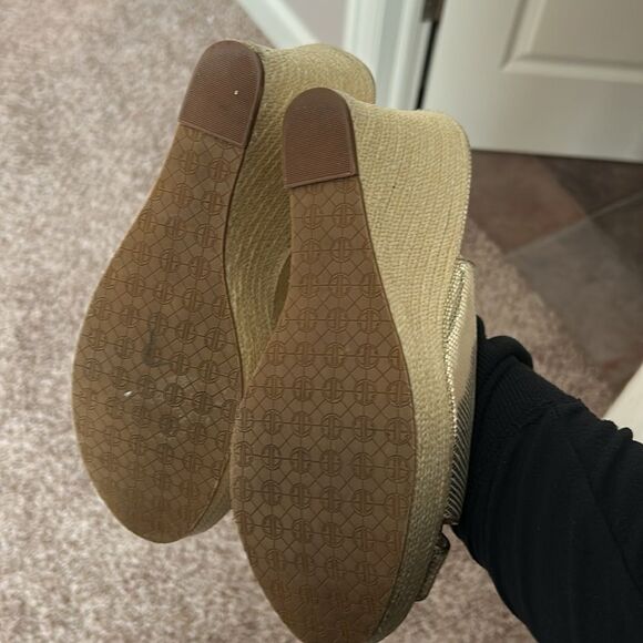 GUC Lily Pulitzer Gold Wedge heels(size 9.5) - Picture 6 of 11